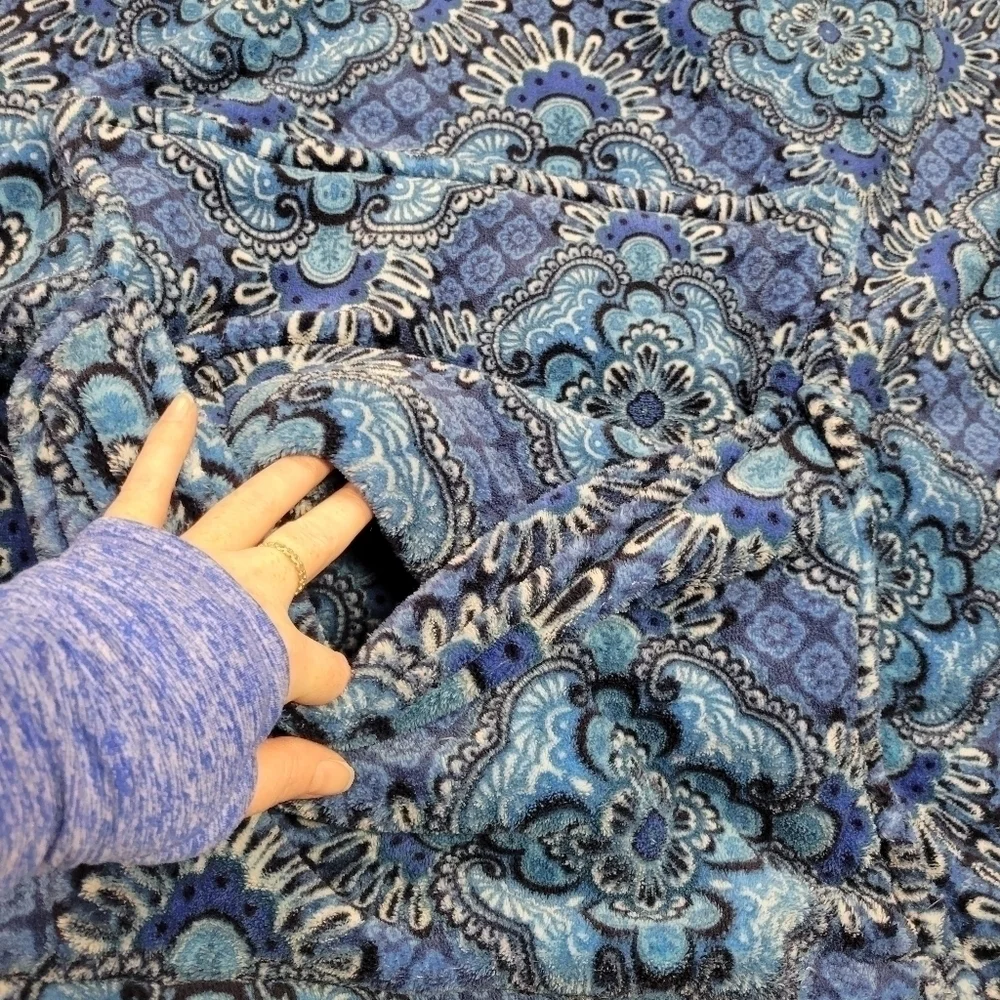 VERA BRADLEY FLEECE TRAVEL BLANKET Blue PAISLEY